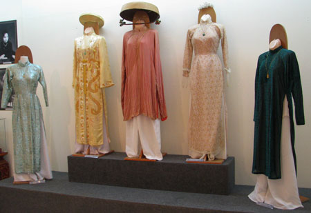 Women’s traditional clothes, jewellery of southern groups on display